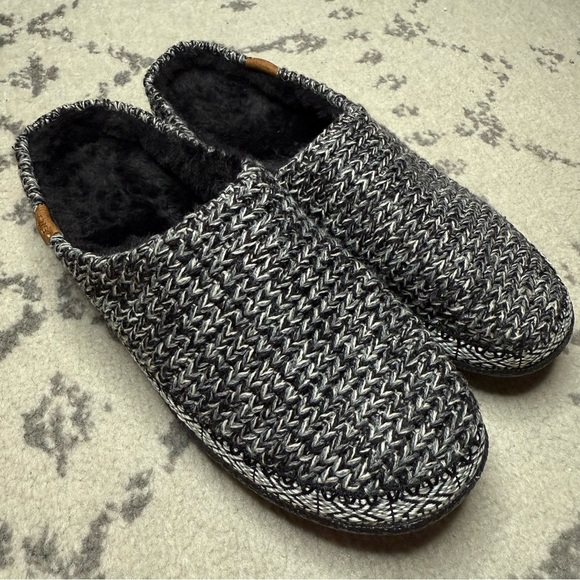 TOMS Ivy Cozy Knit Faux Fur Lined Rubber Sole Slippers - Picture 1 of 6
